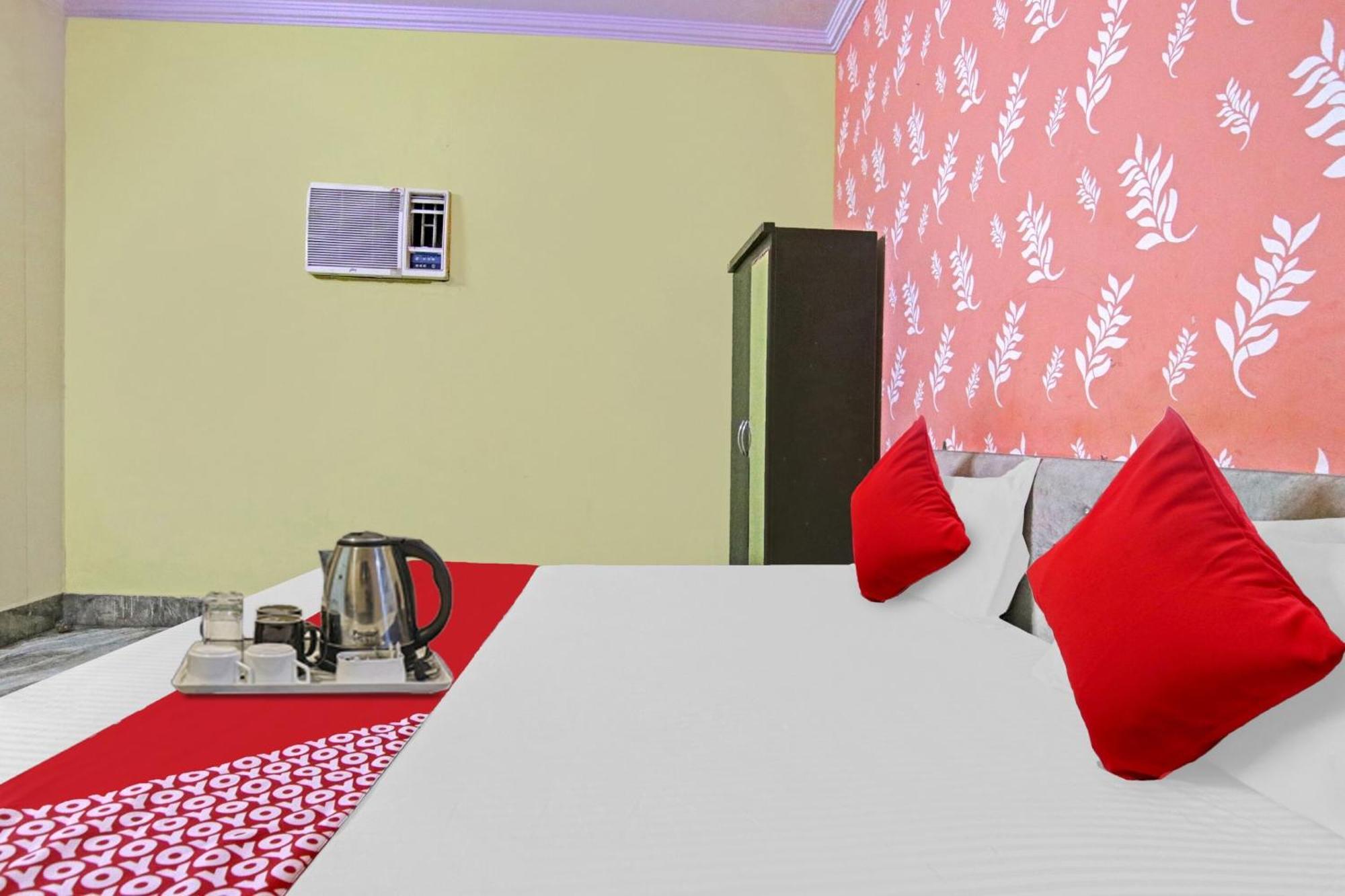 Flagship Hotel Decent Stay Near Pvr Vikaspuri Delhi New Delhi Bagian luar foto