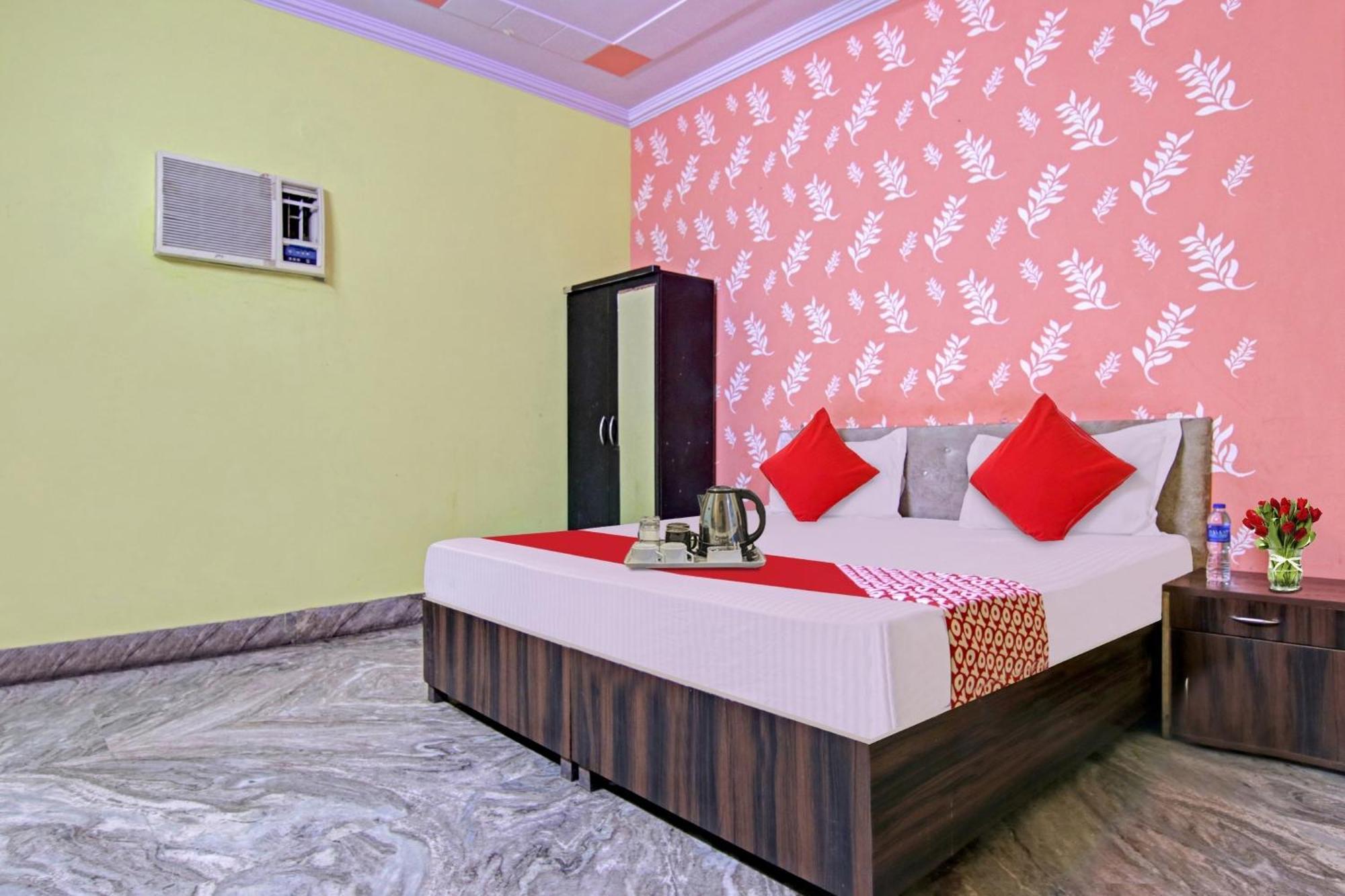 Flagship Hotel Decent Stay Near Pvr Vikaspuri Delhi New Delhi Bagian luar foto
